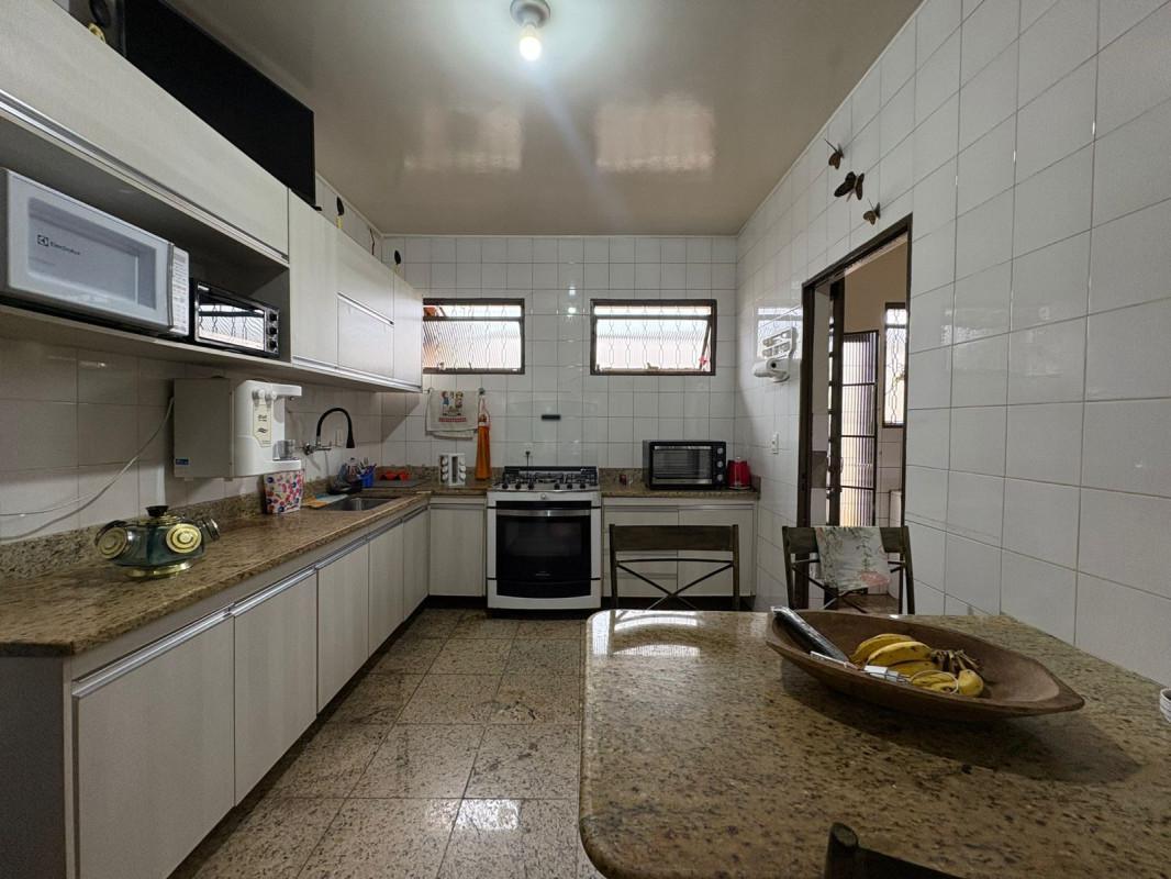 Casa, Dona Clara, 3 Quartos, 4 Vagas, 1 Suíte