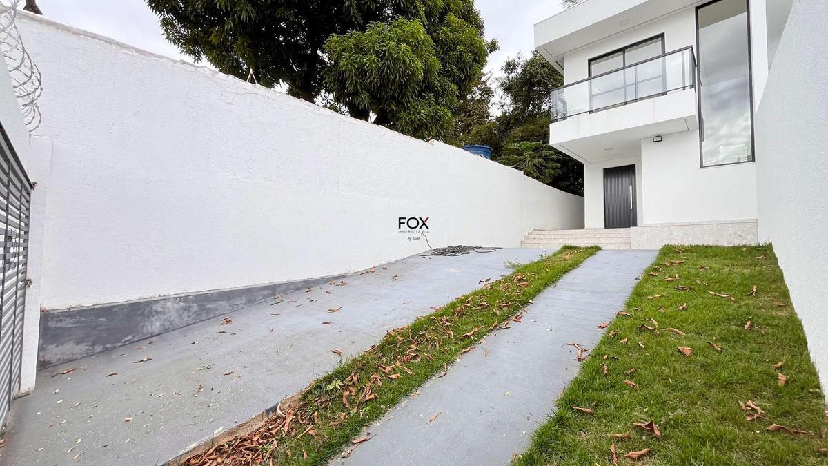 Casa, Santa Branca, 3 Quartos, 2 Vagas, 1 Suíte