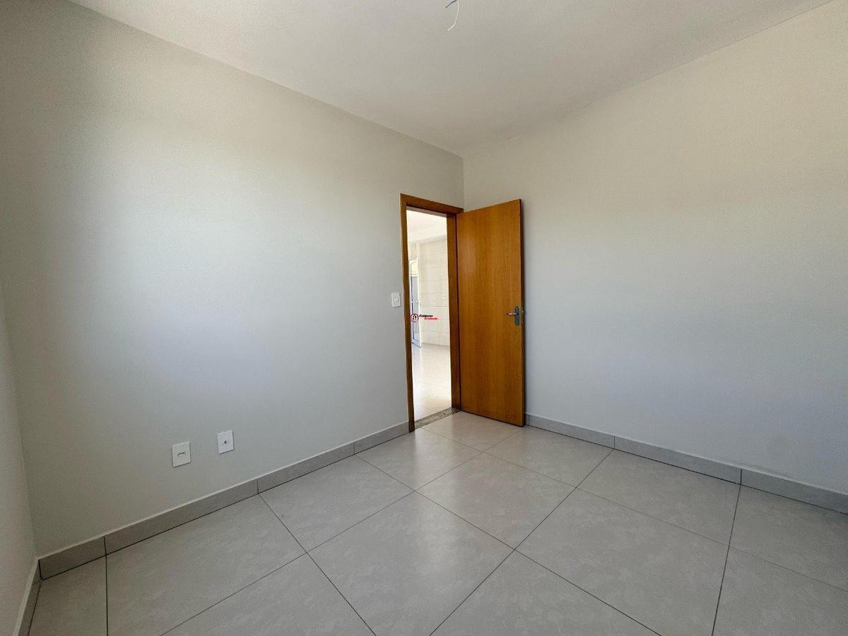 Apartamento, Santa Mônica, 2 Quartos, 1 Vaga
