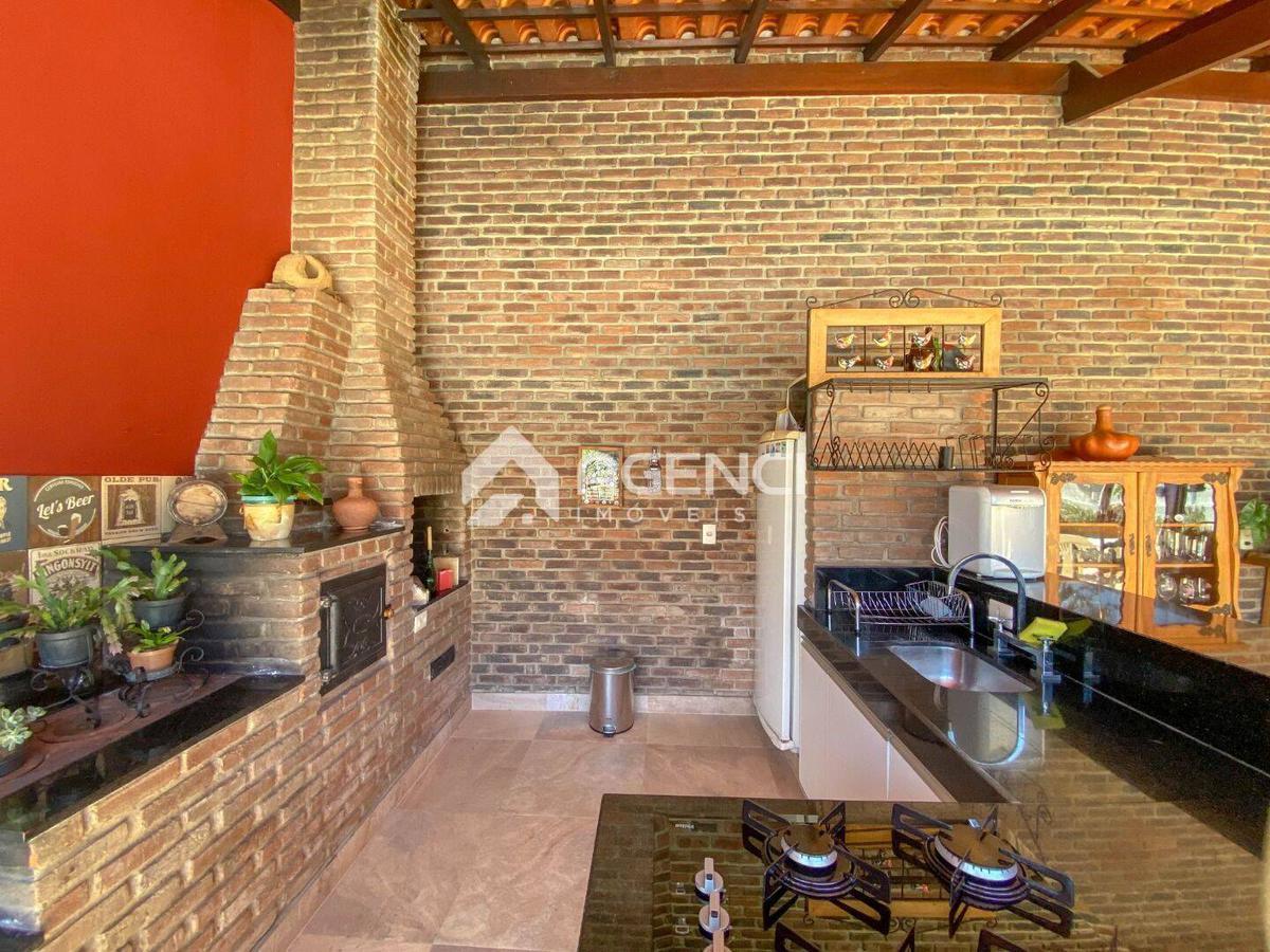 Casa, Trevo, 4 Quartos, 0 Vaga, 1 Suíte