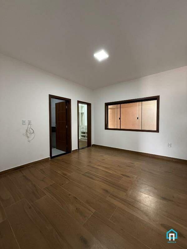 Casa, Centro, 4 Quartos, 4 Vagas, 2 Suítes
