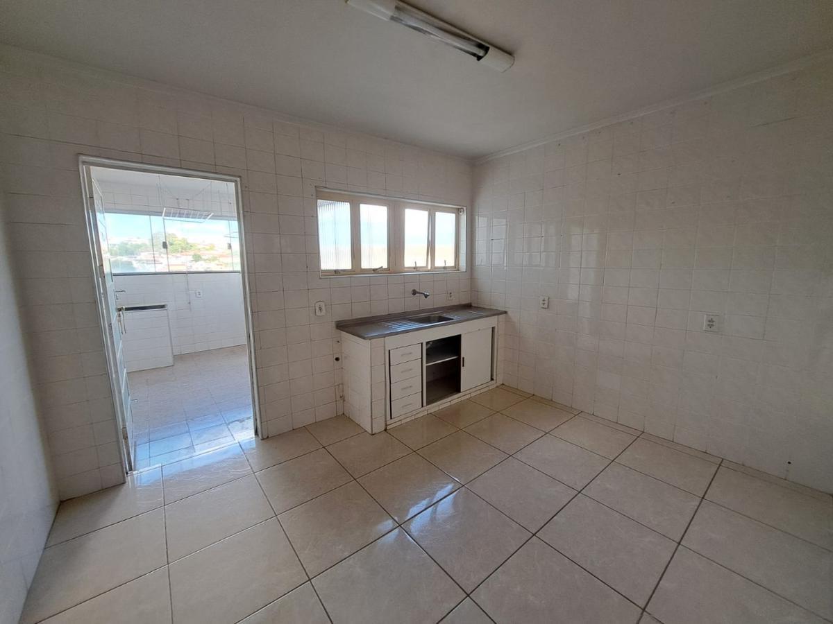 Casa, Centro, 3 Quartos, 0 Vaga, 1 Suíte