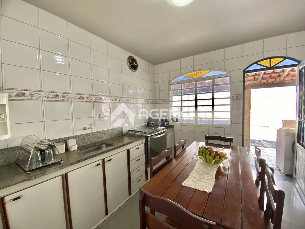 Casa, Camargos, 3 Quartos, 0 Vaga, 1 Suíte