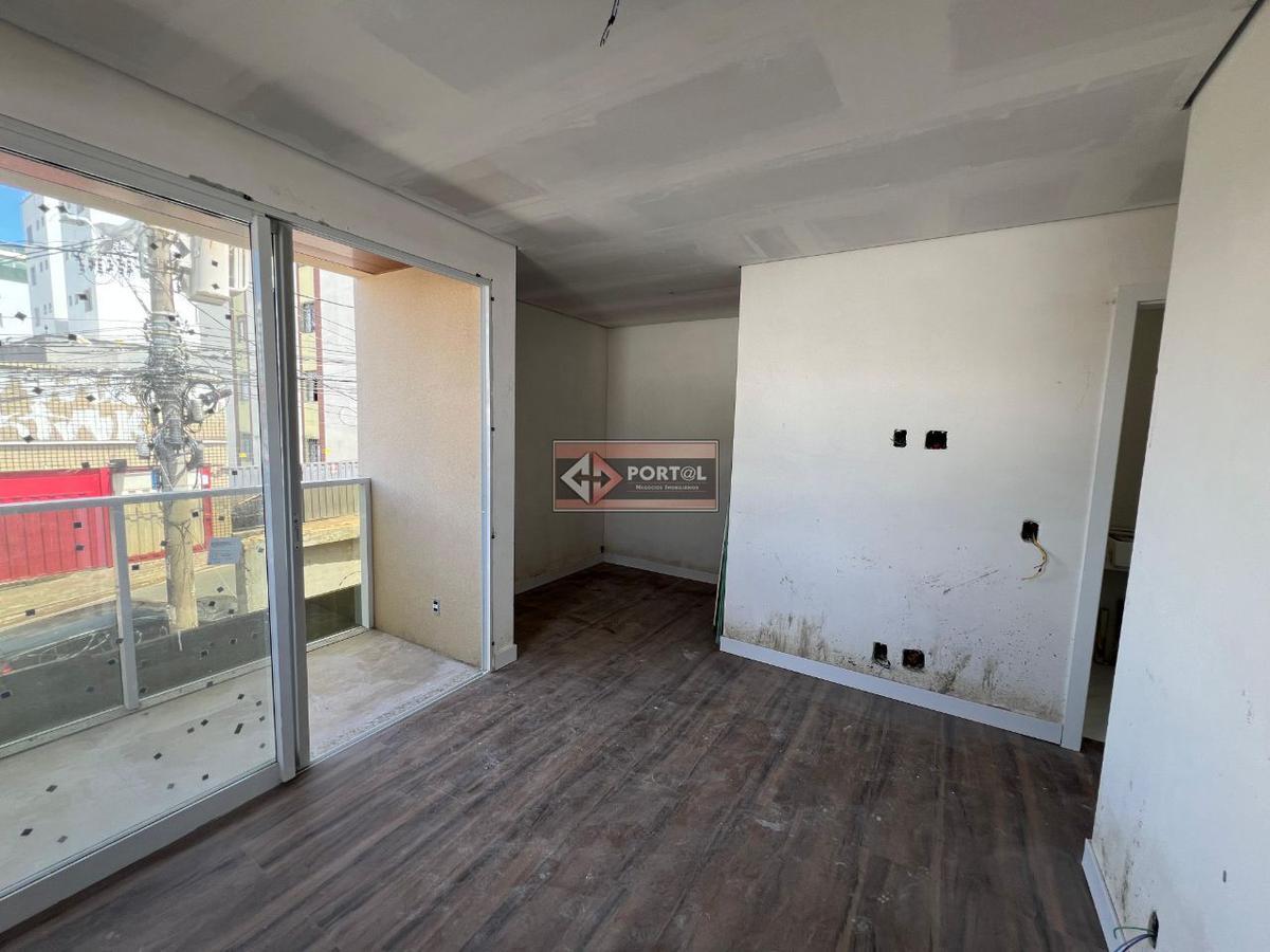 Apartamento, Sagrada Família, 2 Quartos, 2 Vagas, 1 Suíte