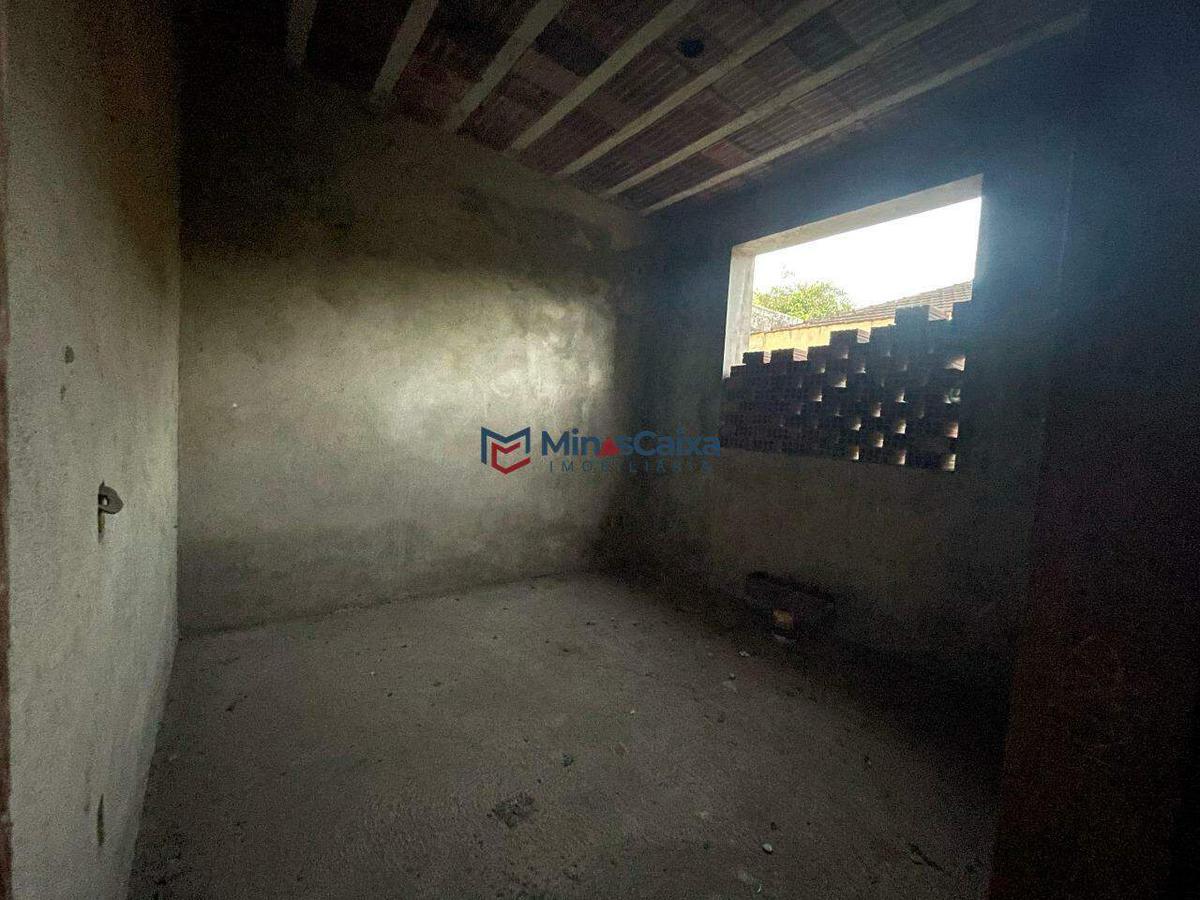 Casa, Funcionários, 4 Quartos, 10 Vagas, 1 Suíte