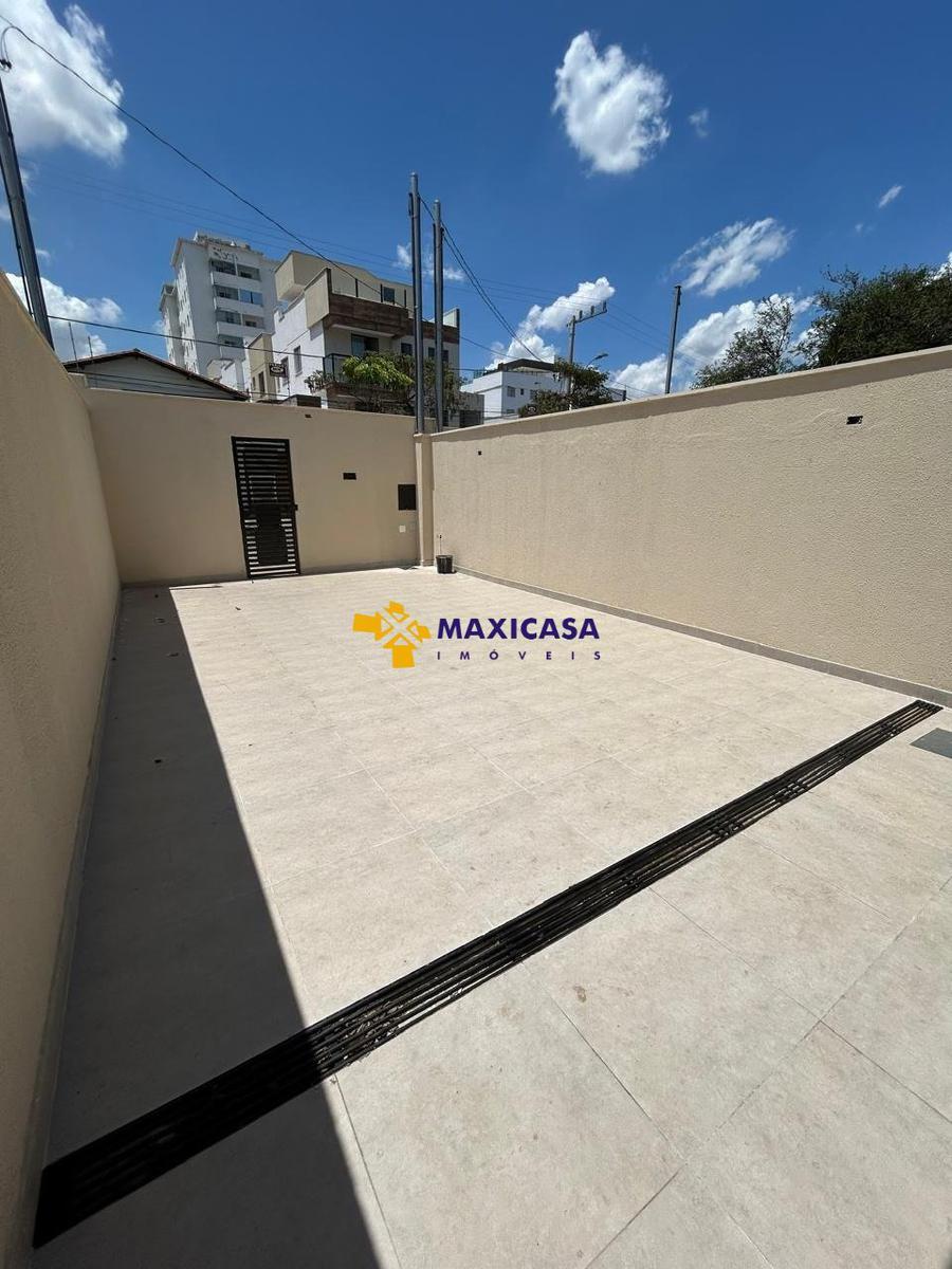 Casa, Santa Branca, 3 Quartos, 4 Vagas, 1 Suíte