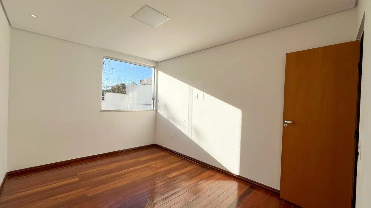 Casa, Estoril, 4 Quartos, 6 Vagas, 1 Suíte