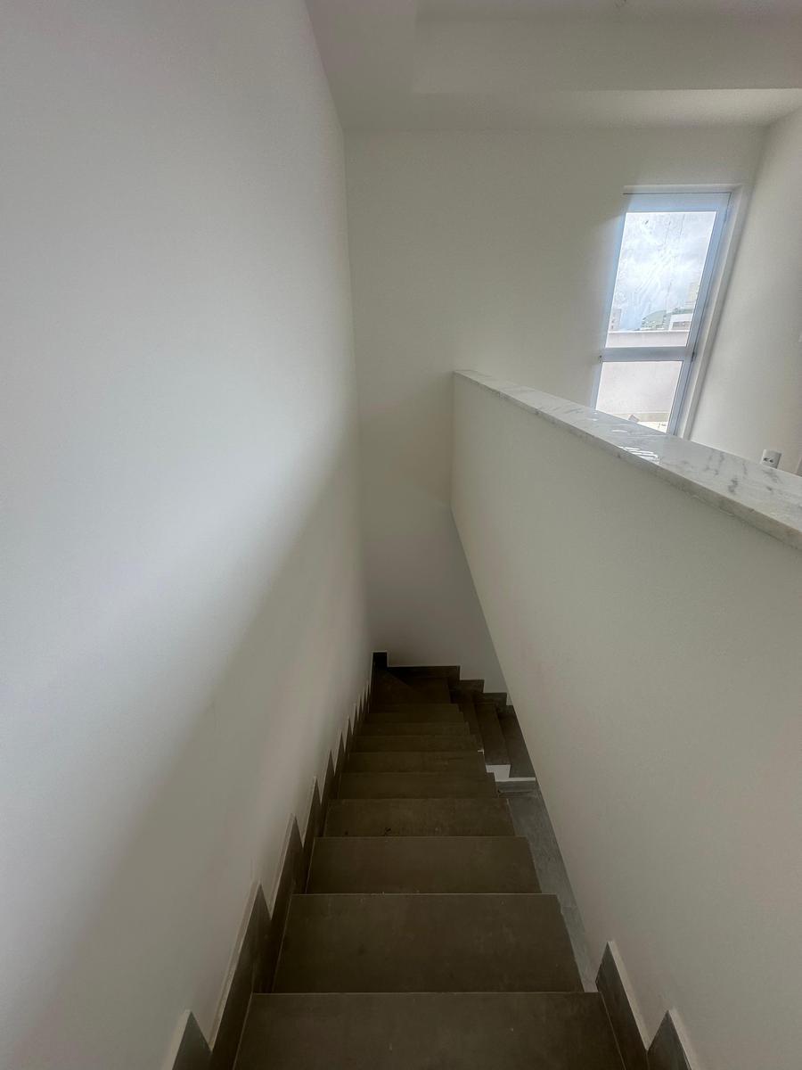 Cobertura, Funcionários, 2 Quartos, 2 Vagas, 2 Suítes