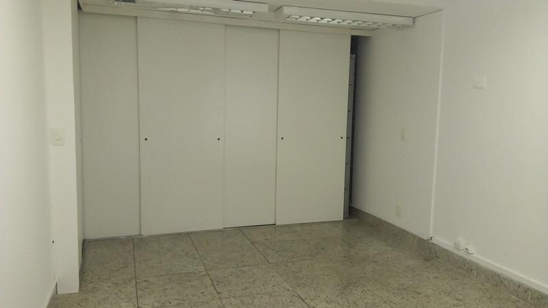 Sala, Barro Preto, 0 Quarto, 2 Vagas