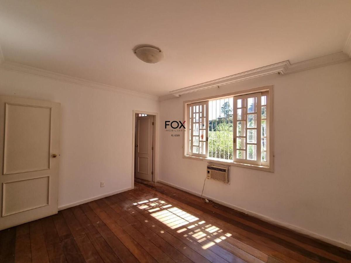 Casa, Estoril, 6 Quartos, 3 Vagas, 1 Suíte