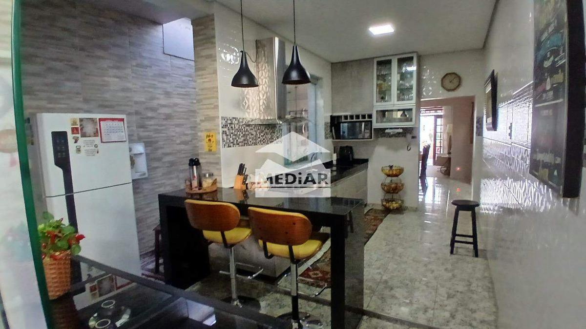 Casa, Sagrada Família, 4 Quartos, 1 Vaga