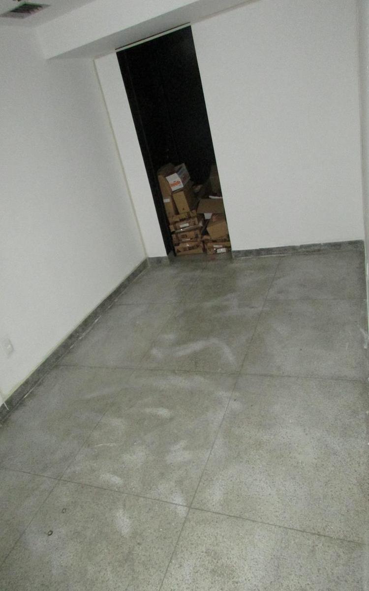 Loja, Funcionários