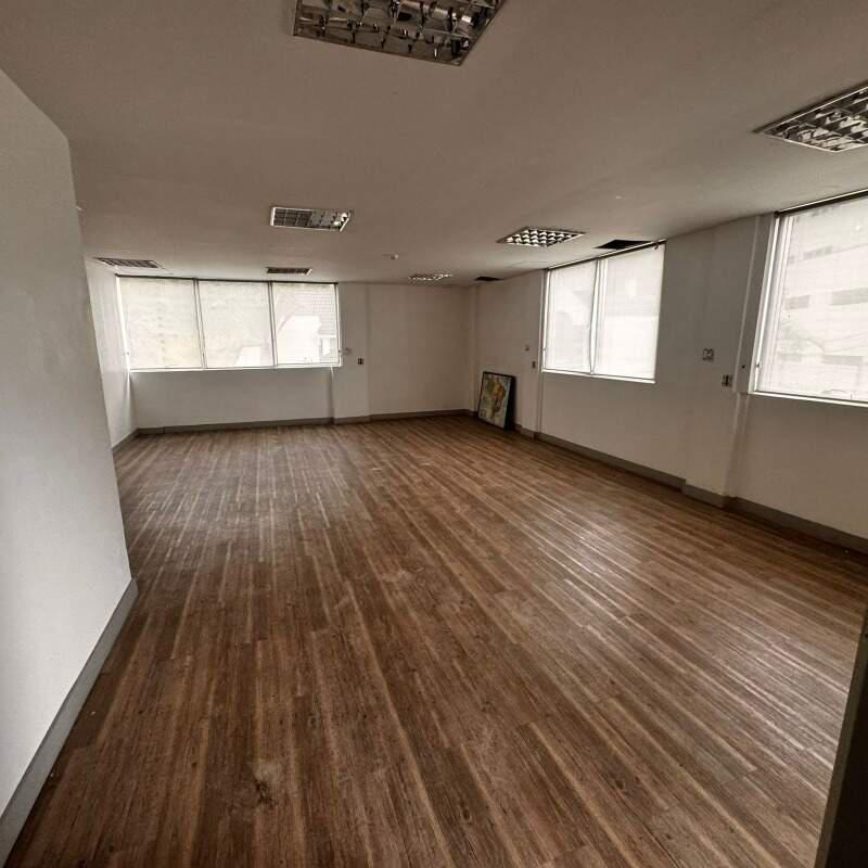 Andar, Estoril, 0 Quarto, 4 Vagas