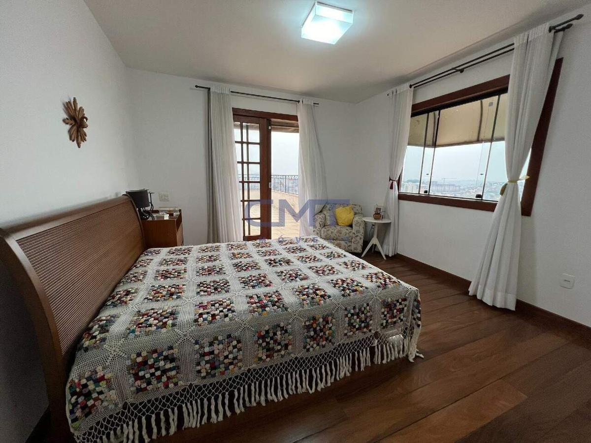 Casa, Estoril, 5 Quartos, 4 Vagas, 2 Suítes