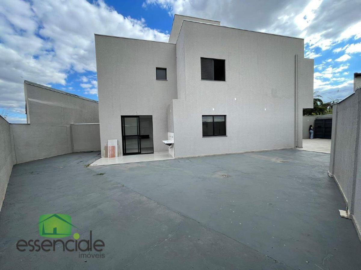 Casa, Centro, 3 Quartos, 2 Vagas, 1 Suíte