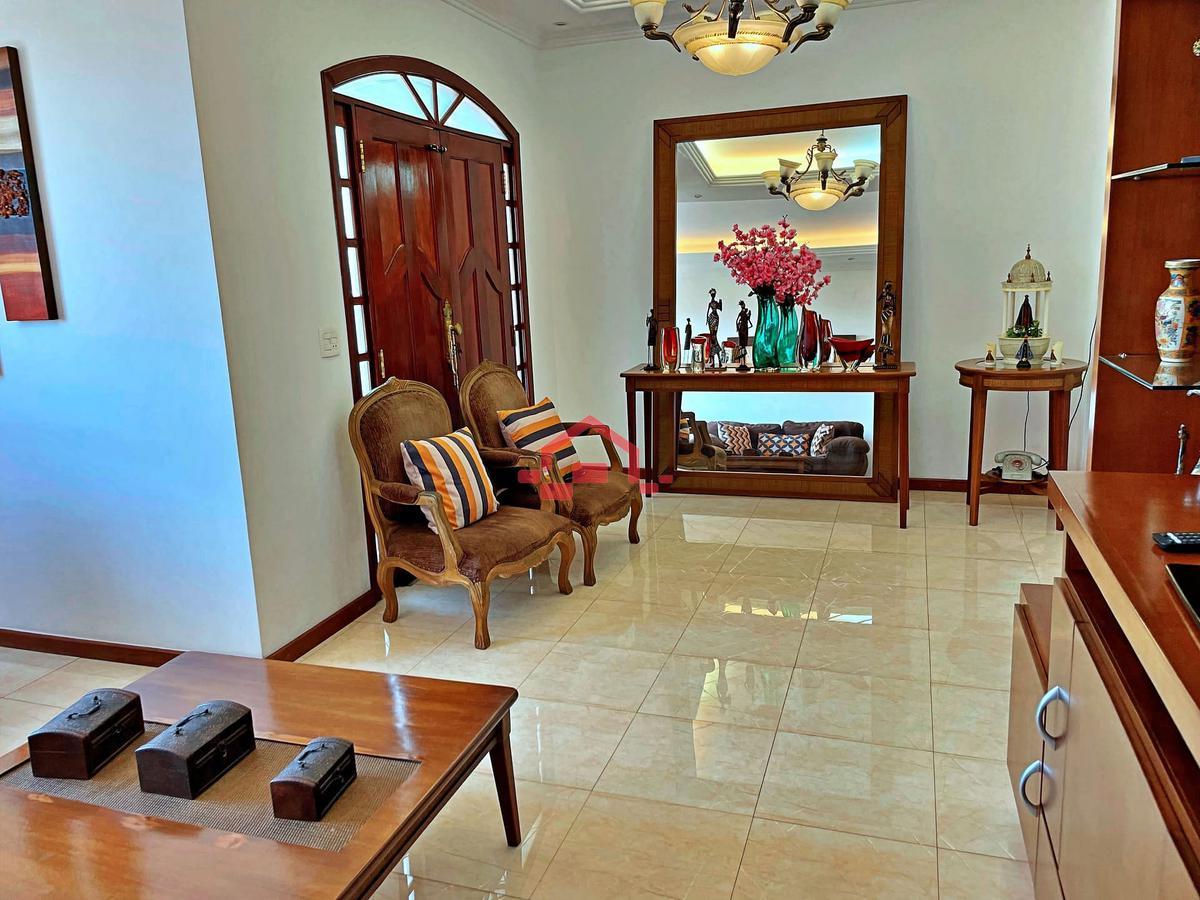 Casa, Trevo, 4 Quartos, 10 Vagas, 1 Suíte