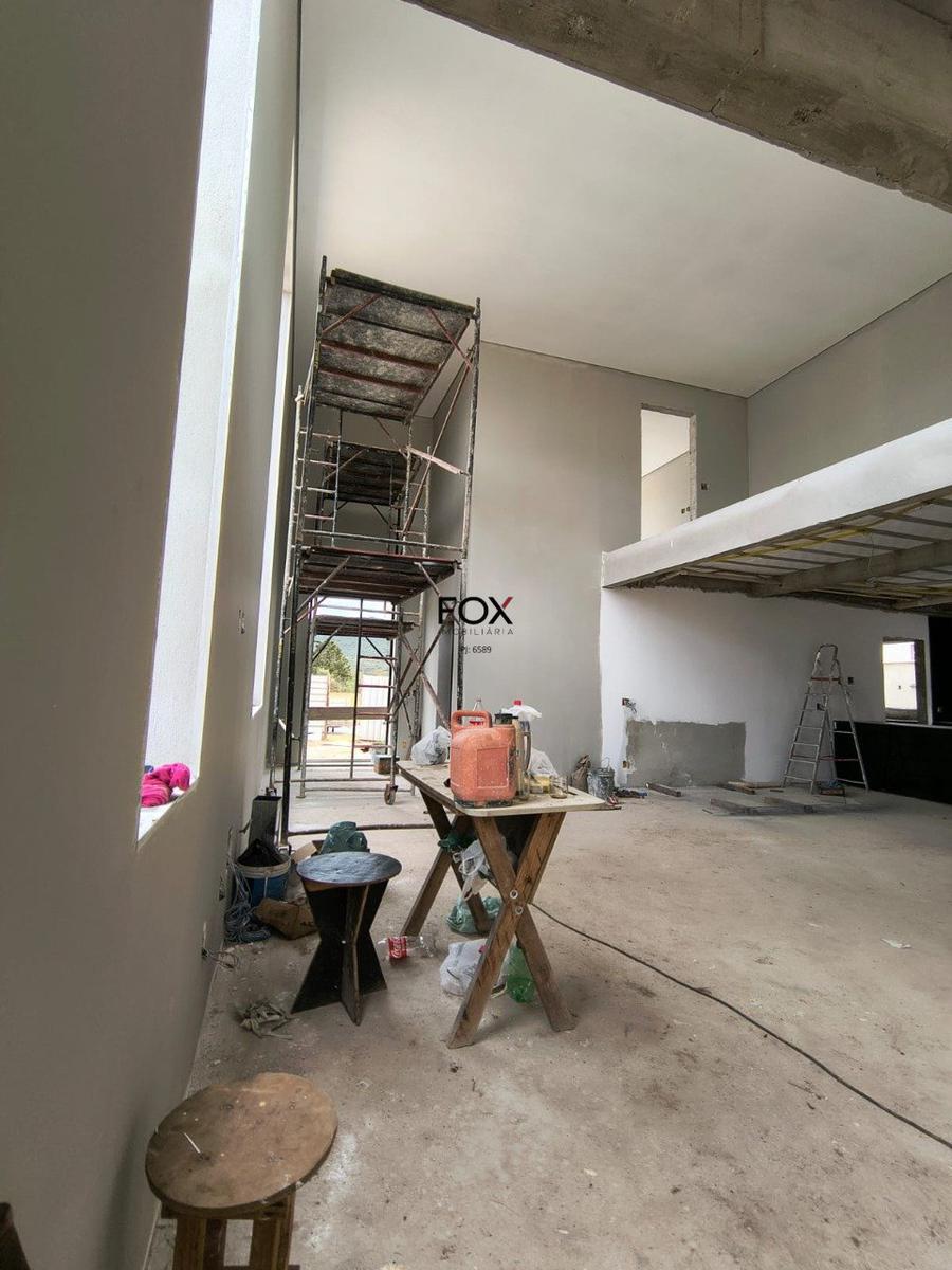 Casa, Alphaville - Lagoa dos Ingleses, 4 Quartos, 2 Vagas, 2 Suítes