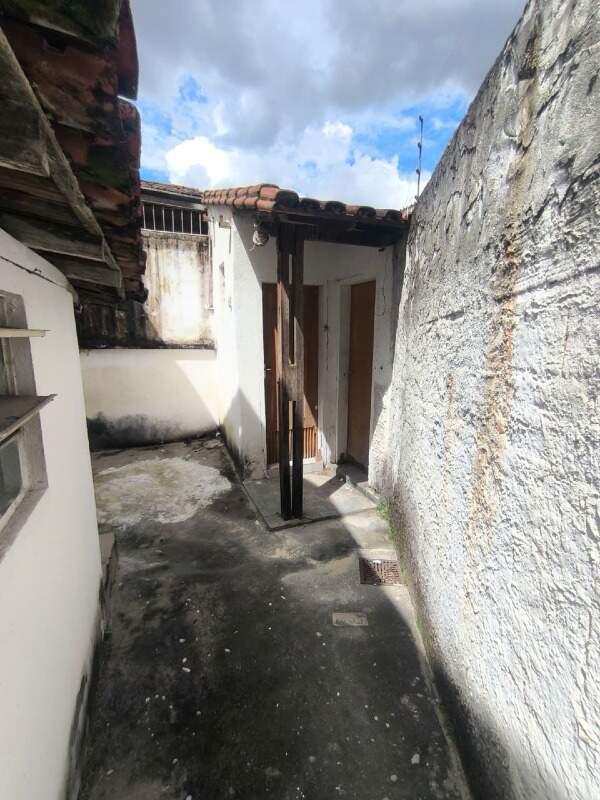 Casa Comercial, Prado, 2 Quartos, 0 Vaga