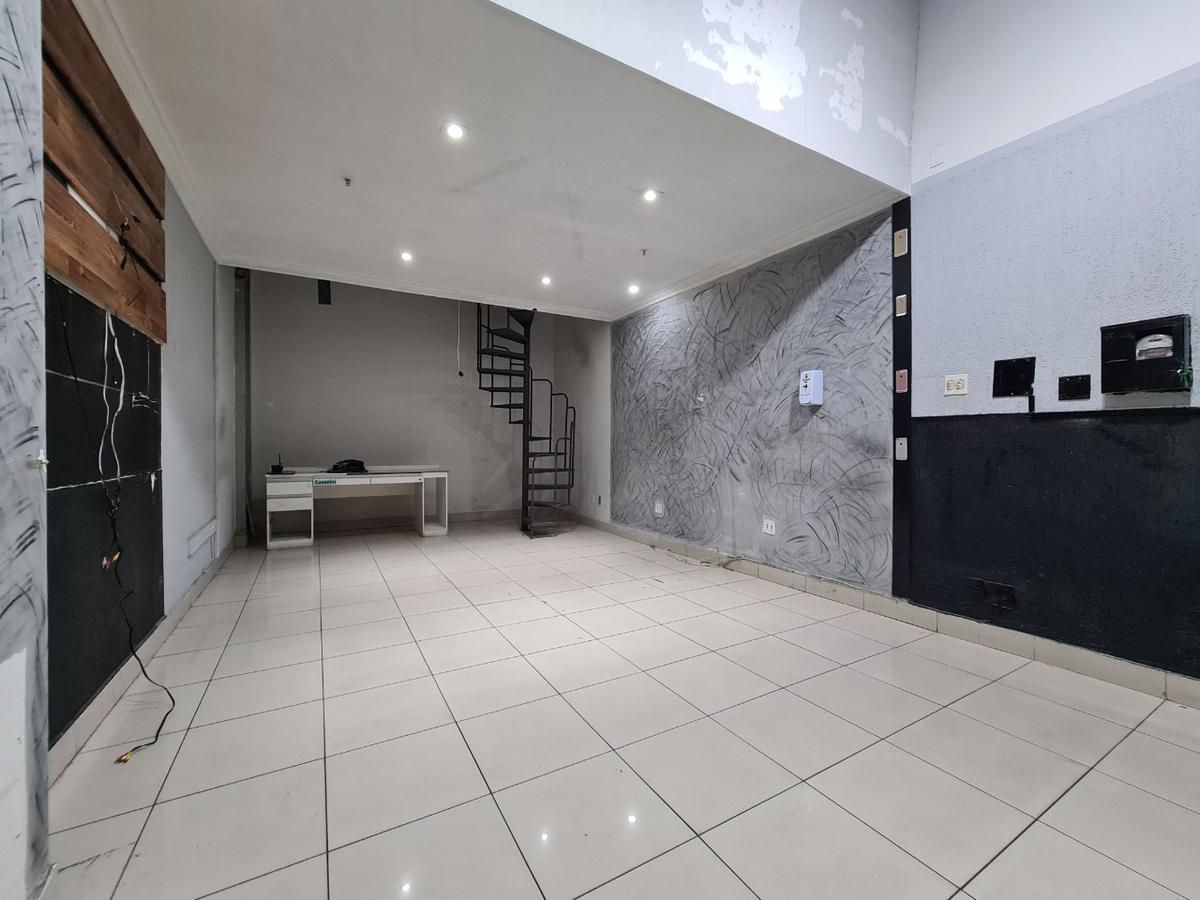 Sala, Barro Preto, 1 Quarto, 0 Vaga