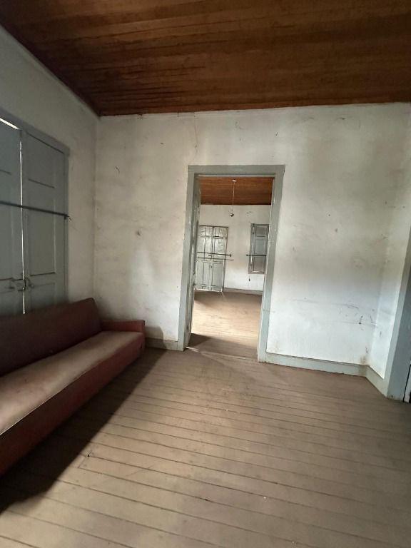 Casa, Centro, 6 Quartos, 0 Vaga