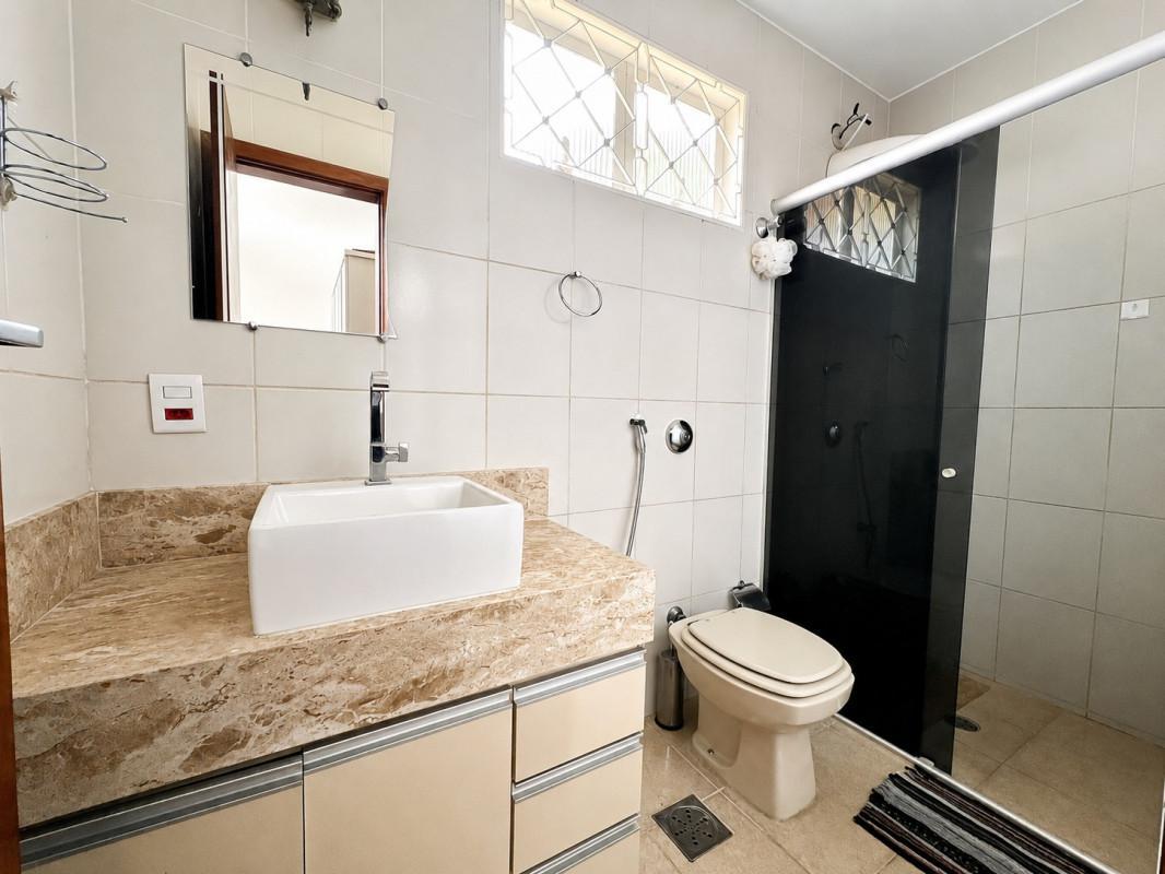 Casa, Castelo, 3 Quartos, 2 Vagas, 1 Suíte