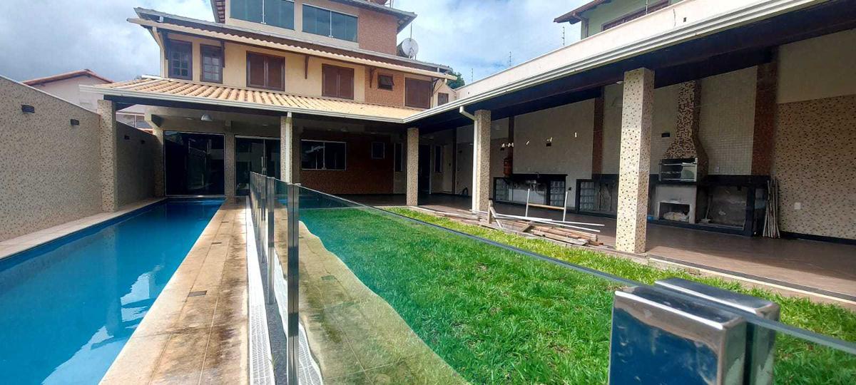 Casa, Trevo, 4 Quartos, 10 Vagas, 1 Suíte