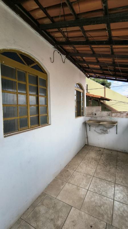 Casa, Industrial, 3 Quartos, 2 Vagas, 1 Suíte