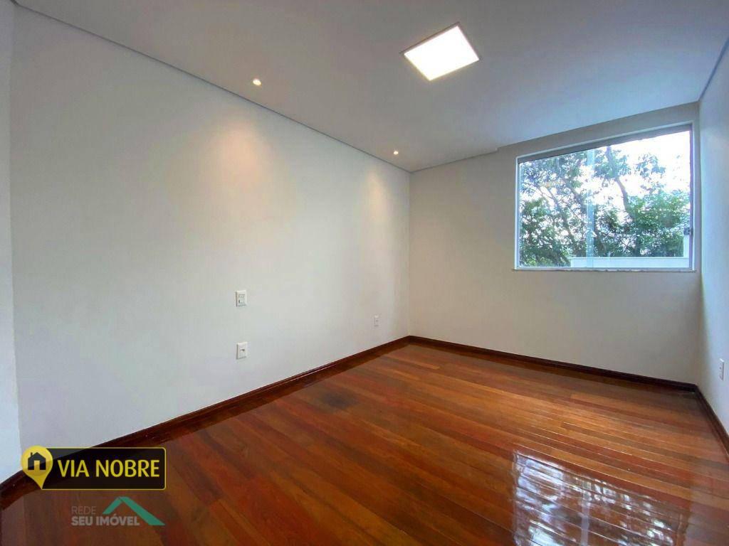 Casa, Estoril, 3 Quartos, 4 Vagas, 1 Suíte