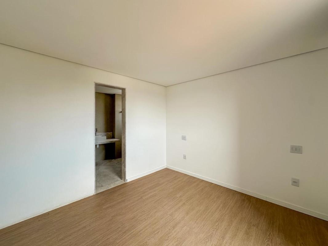 Cobertura, Jaraguá, 3 Quartos, 4 Vagas, 2 Suítes