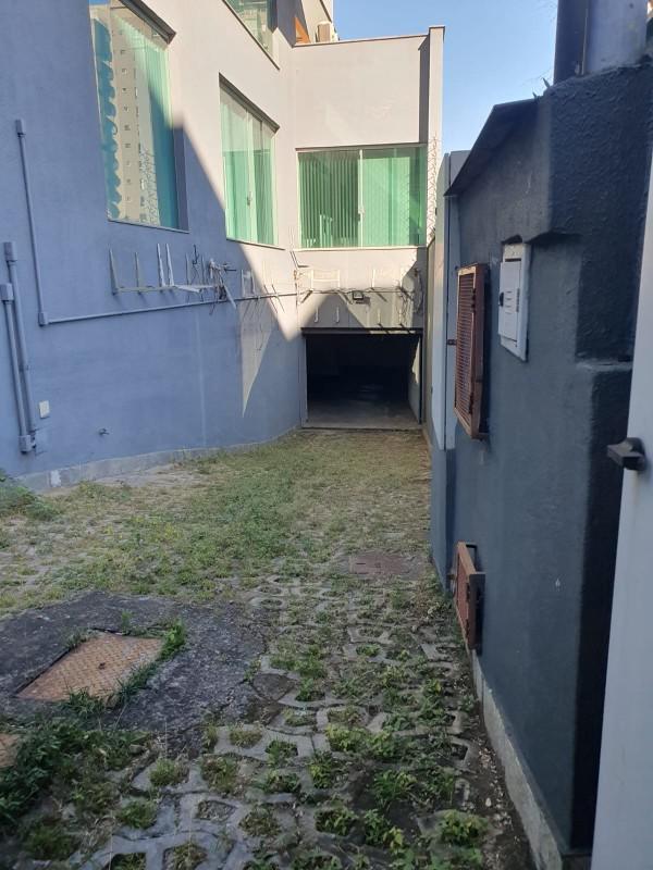 Prédio, Estoril, 0 Quarto, 17 Vagas
