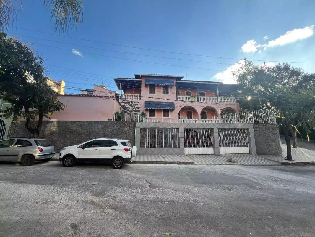 Casa, Barreiro, 5 Quartos, 4 Vagas, 1 Suíte