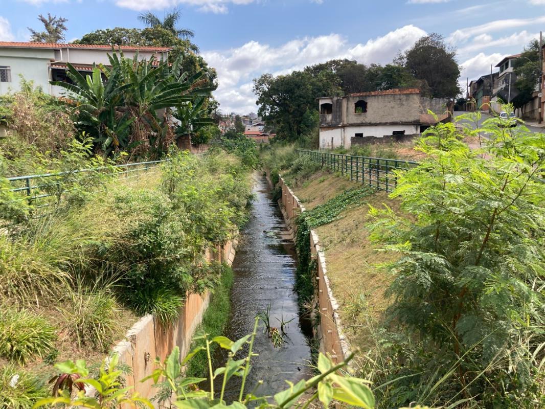 Lote, Santa Mônica, 0 Quarto, 0 Vaga