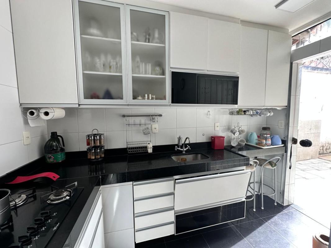 Casa, Fernão Dias, 3 Quartos, 2 Vagas, 1 Suíte