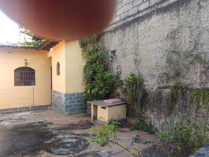 Casa, Camargos, 3 Quartos, 2 Vagas, 1 Suíte