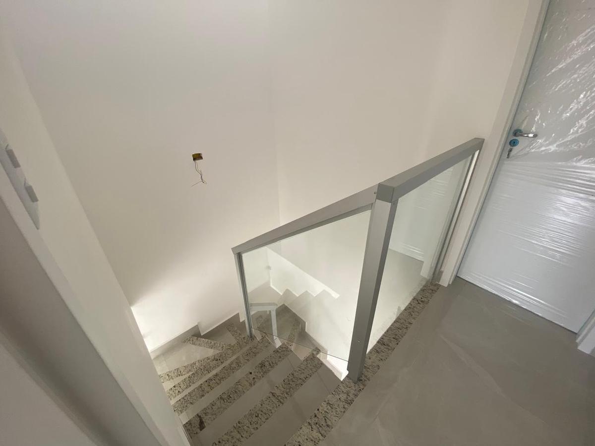 Casa, Floramar, 2 Quartos, 1 Vaga, 1 Suíte