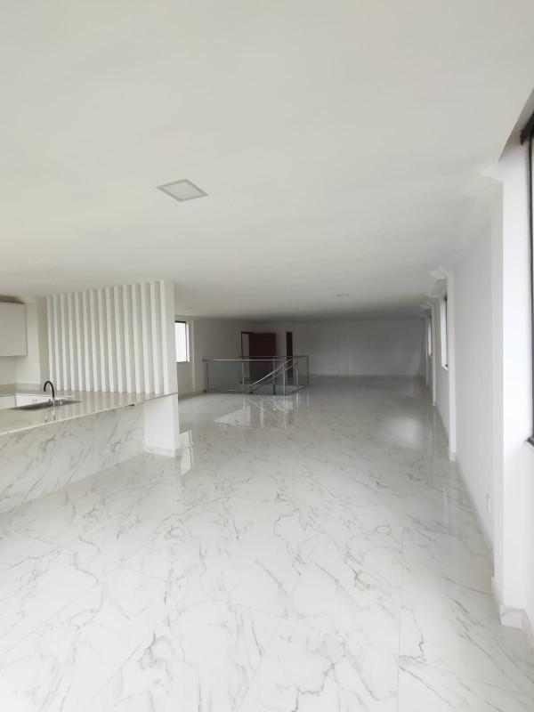 Casa, Comiteco, 4 Quartos, 12 Vagas, 4 Suítes