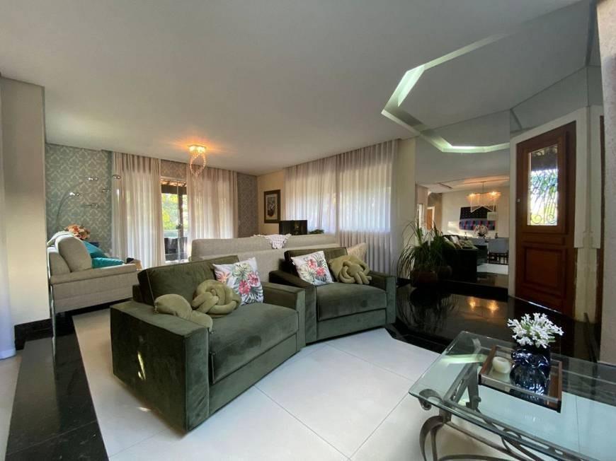 Casa, Trevo, 4 Quartos, 5 Vagas, 2 Suítes