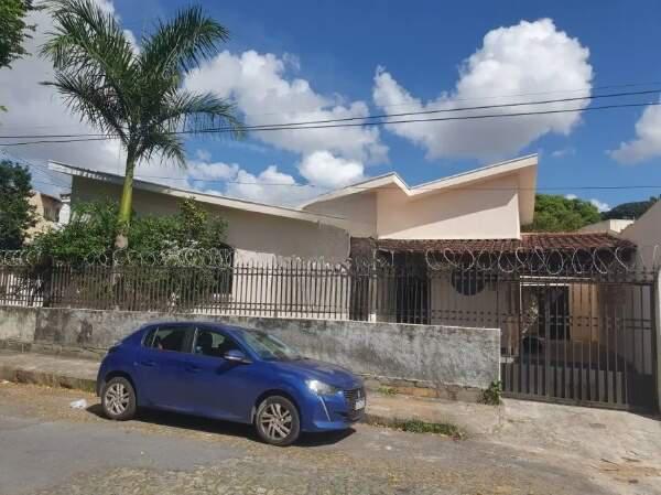Casa, Calafate, 4 Quartos, 2 Vagas, 1 Suíte