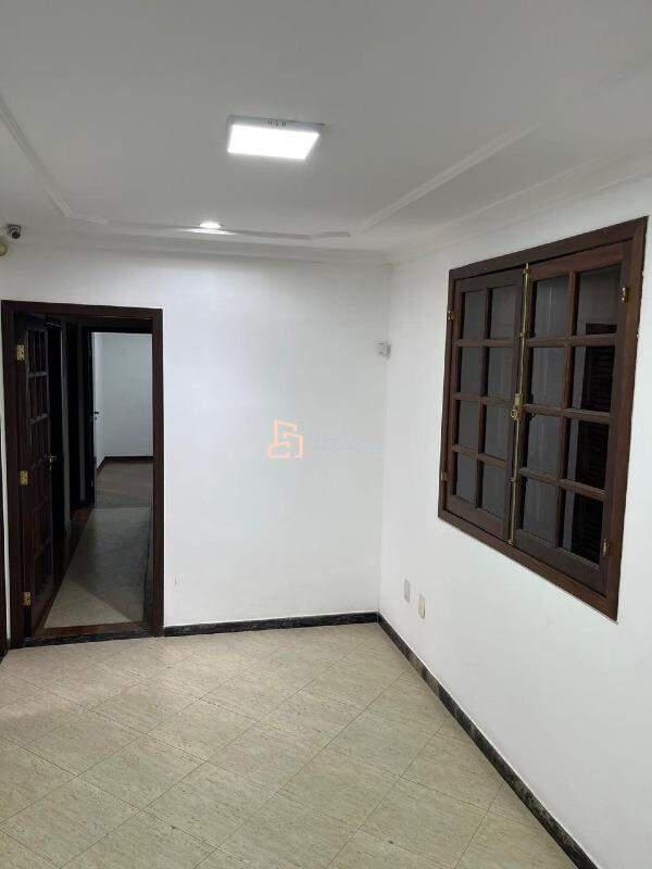 Casa Comercial, Barreiro, 4 Quartos, 5 Vagas, 1 Suíte