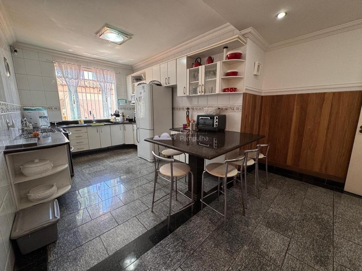 Casa, Itapoã, 4 Quartos, 8 Vagas, 3 Suítes