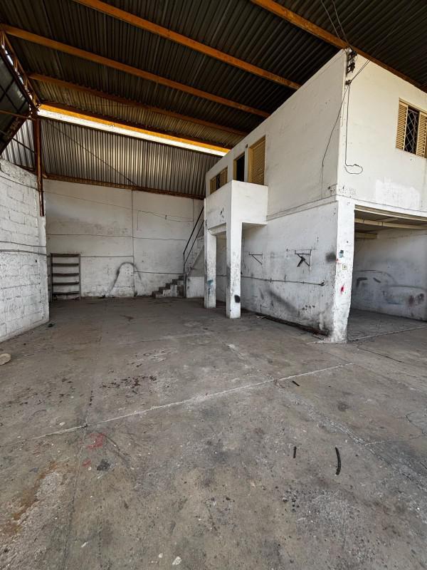 Galpão, Nova Floresta, 0 Quarto, 15 Vagas