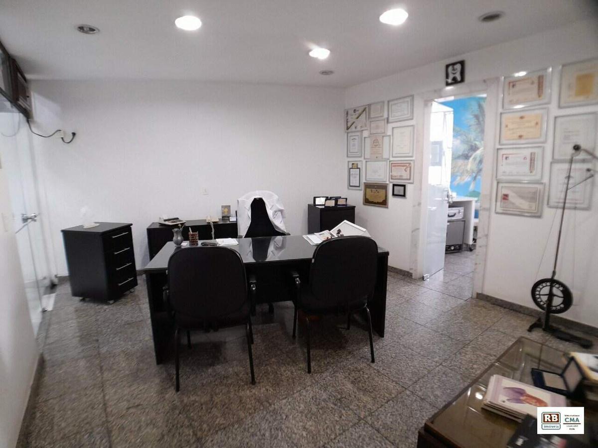 Prédio, Funcionários, 0 Quarto, 4 Vagas