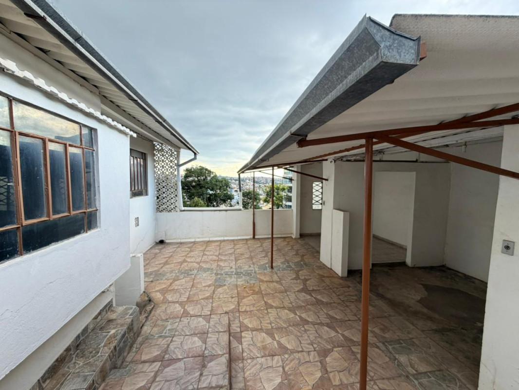 Casa, Graça, 4 Quartos, 2 Vagas, 1 Suíte