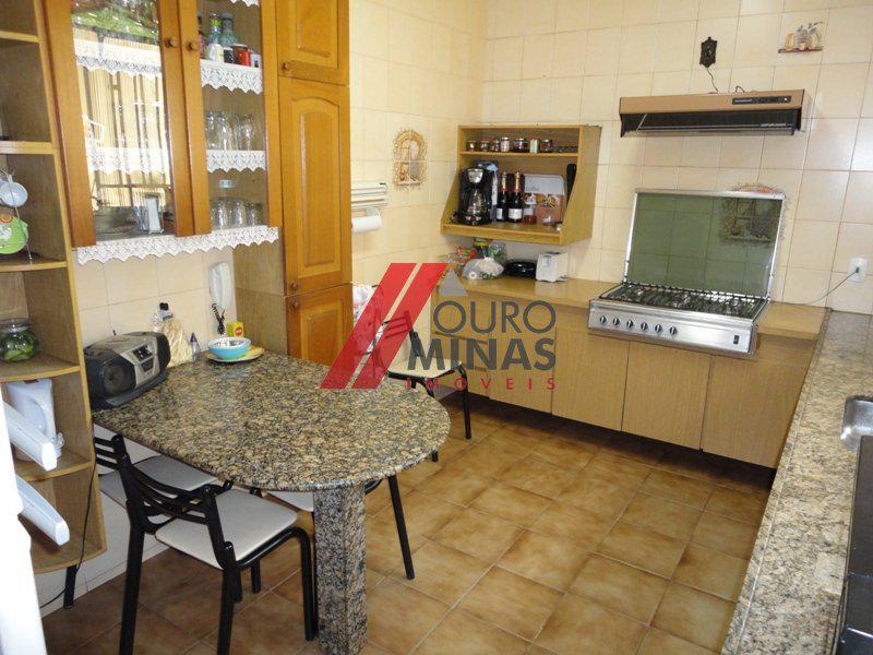 Casa, Sagrada Família, 4 Quartos, 5 Vagas, 1 Suíte