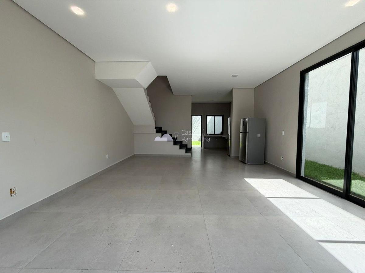 Casa, Trevo, 3 Quartos, 2 Vagas, 2 Suítes