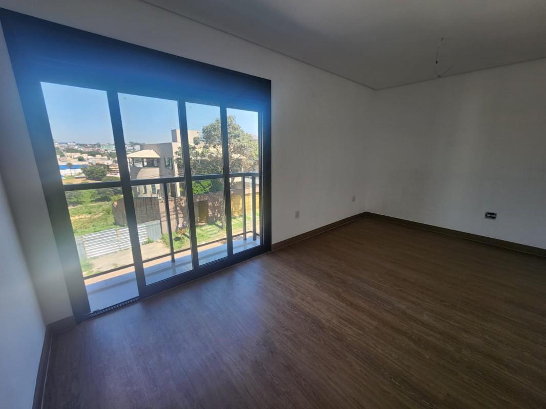 Casa, Cabral, 3 Quartos, 4 Vagas, 1 Suíte