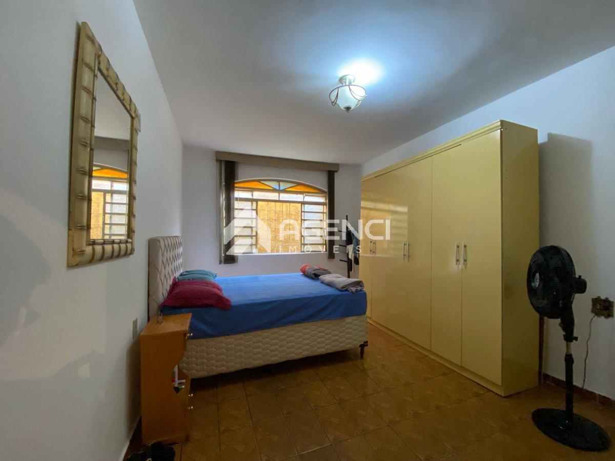 Casa, Arvoredo, 4 Quartos, 0 Vaga, 1 Suíte