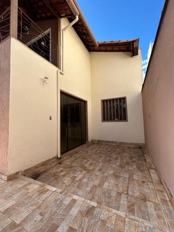 Casa, Castelo, 3 Quartos, 4 Vagas, 1 Suíte