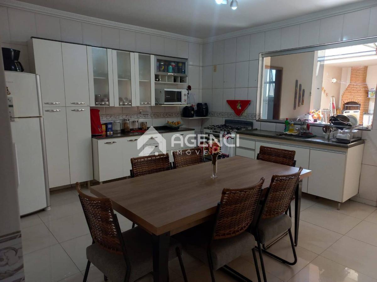 Casa, Santa Cruz Industrial, 3 Quartos, 0 Vaga, 1 Suíte