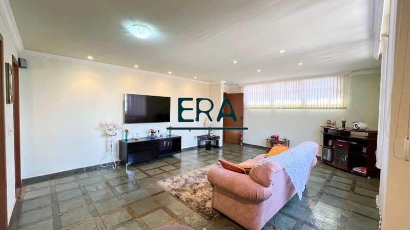 Casa, Luxemburgo, 5 Quartos, 4 Vagas, 2 Suítes